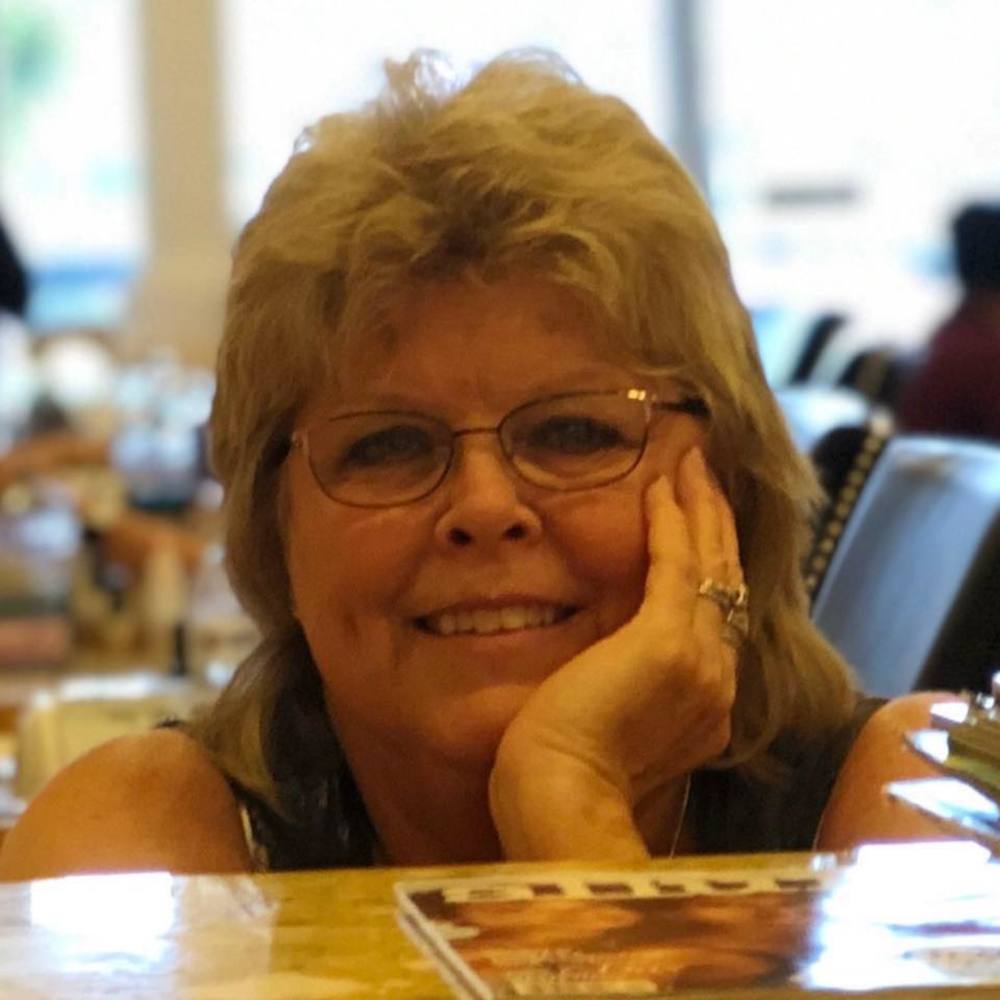 Meet your Posher, Tee